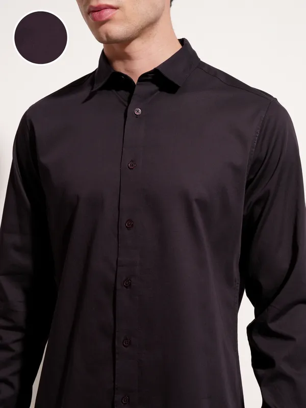 Highlander Men Purple Solid Slim Fit Casual Shirt