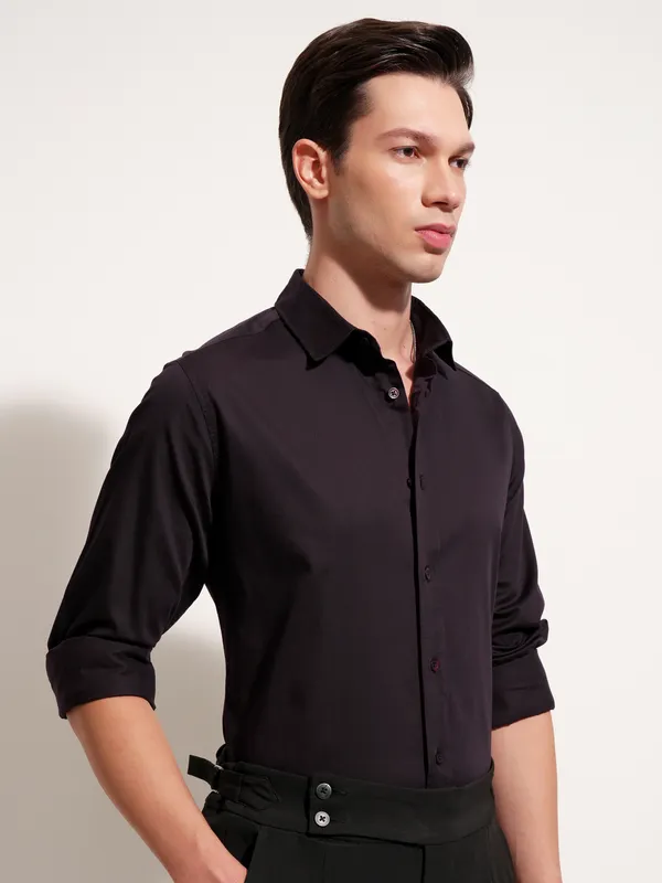 Highlander Men Purple Solid Slim Fit Casual Shirt
