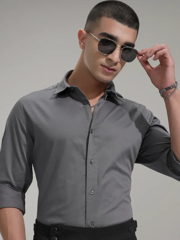 Highlander Men Grey Solid Slim Fit Casual Shirt