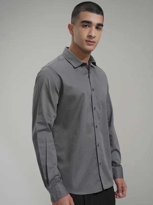 Highlander Men Grey Solid Slim Fit Casual Shirt
