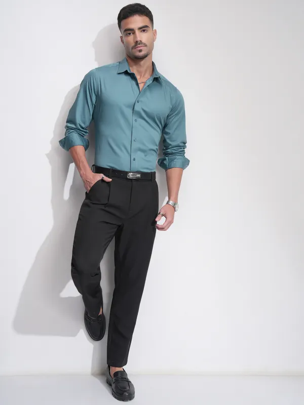 Highlander Men Teal Solid Slim Fit Casual Shirt