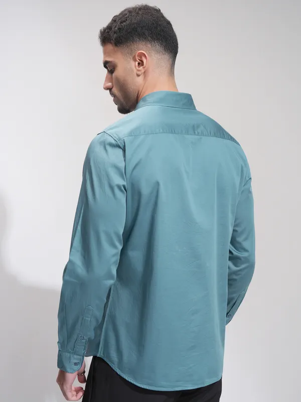 Highlander Men Teal Solid Slim Fit Casual Shirt