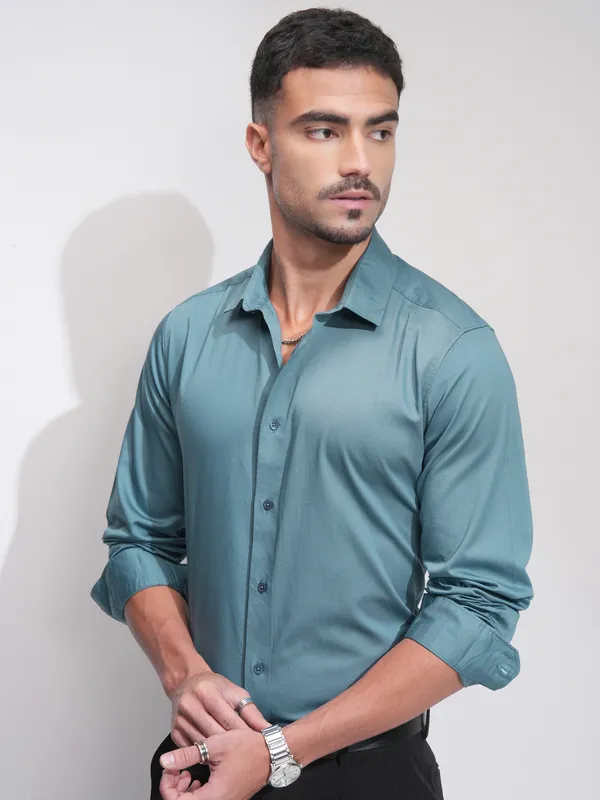 Highlander Men Teal Solid Slim Fit Casual Shirt