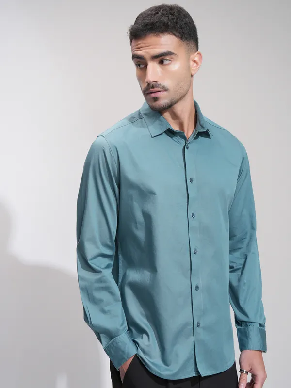 Highlander Men Teal Solid Slim Fit Casual Shirt