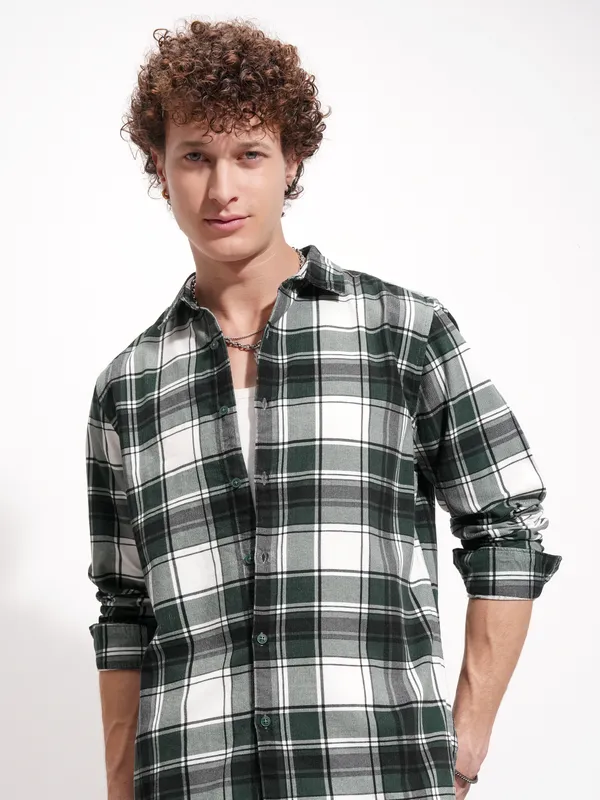 Highlander Men Cream Checked Slim Fit Casual Shirt