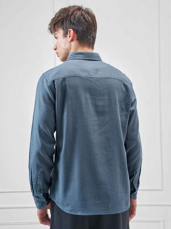 Highlander Men Blue Solid Slim Fit Casual Shirt