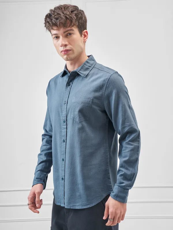 Highlander Men Blue Solid Slim Fit Casual Shirt