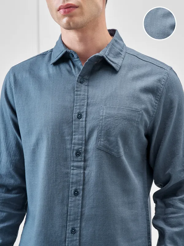 Highlander Men Blue Solid Slim Fit Casual Shirt