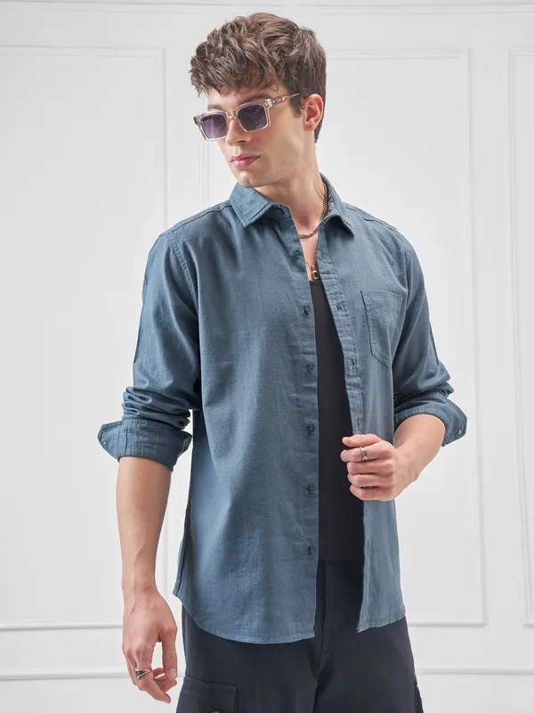 Highlander Men Blue Solid Slim Fit Casual Shirt