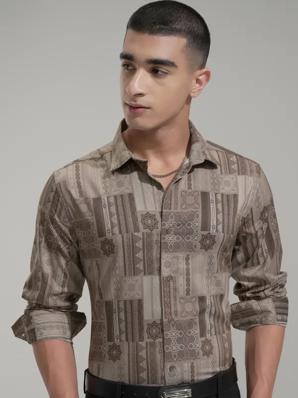 Highlander Men Beige Printed Slim Fit Casual Shirt