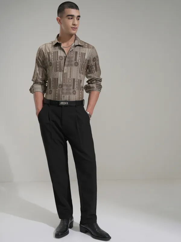 Highlander Men Beige Printed Slim Fit Casual Shirt