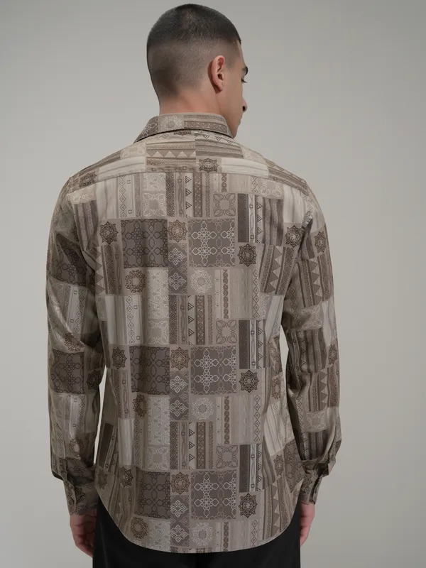 Highlander Men Beige Printed Slim Fit Casual Shirt