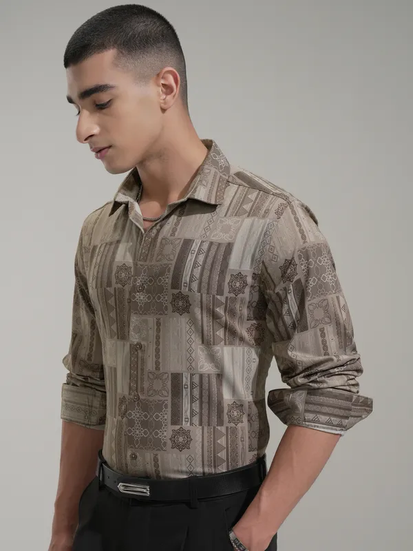 Highlander Men Beige Printed Slim Fit Casual Shirt