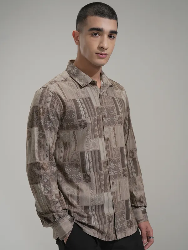 Highlander Men Beige Printed Slim Fit Casual Shirt