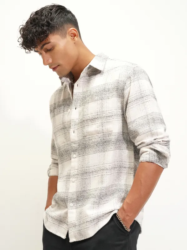 Highlander Men Off White Checked Relaxed Fit Casual Shirt