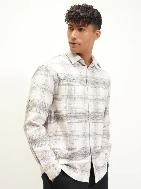 Highlander Men Off White Checked Relaxed Fit Casual Shirt
