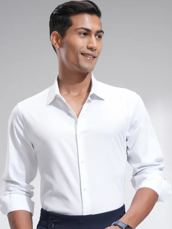 Highlander Men White Textured Slim Fit Casual Shirt