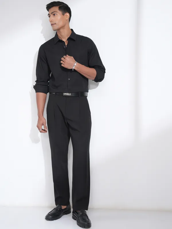 Highlander Men Black Textured Slim Fit Casual Shirt