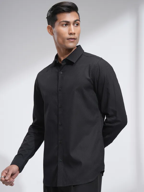 Highlander Men Black Textured Slim Fit Casual Shirt