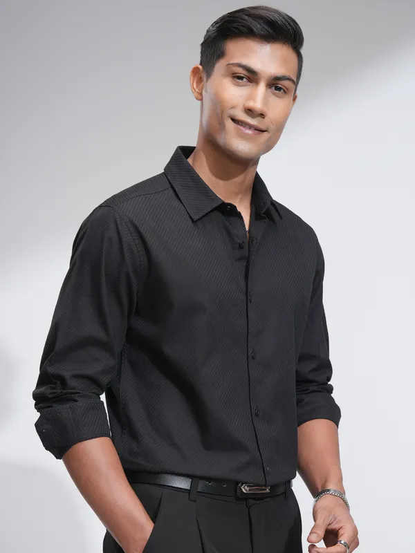 Highlander Men Black Textured Slim Fit Casual Shirt