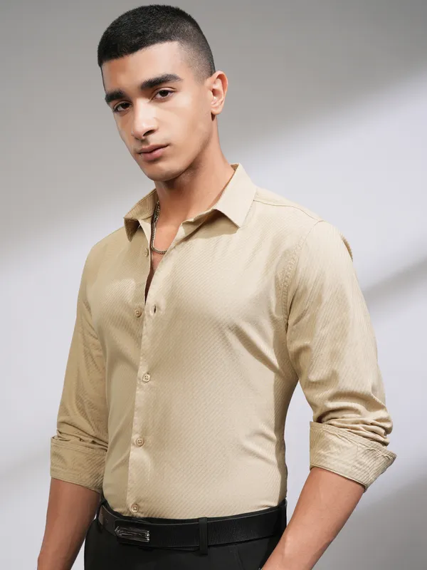 Highlander Men Beige Textured Slim Fit Casual Shirt