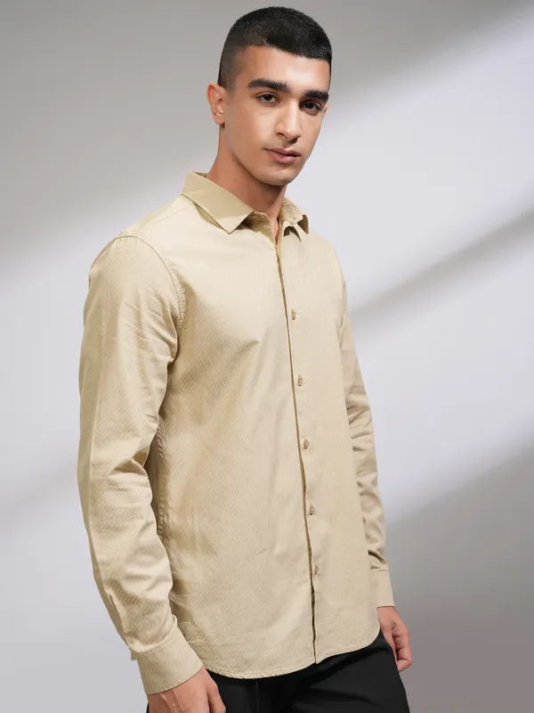 Highlander Men Beige Textured Slim Fit Casual Shirt
