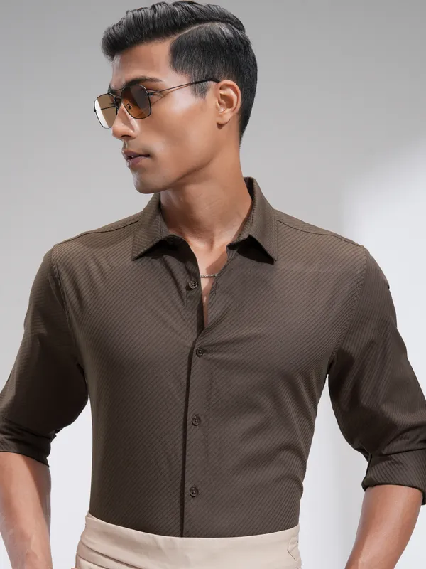 Highlander Men Khaki Textured Slim Fit Casual Shirt