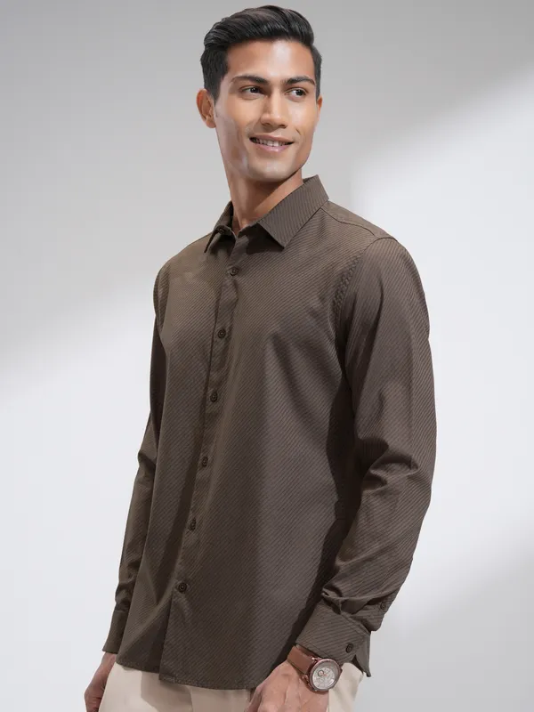 Highlander Men Khaki Textured Slim Fit Casual Shirt