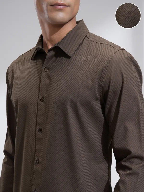 Highlander Men Khaki Textured Slim Fit Casual Shirt
