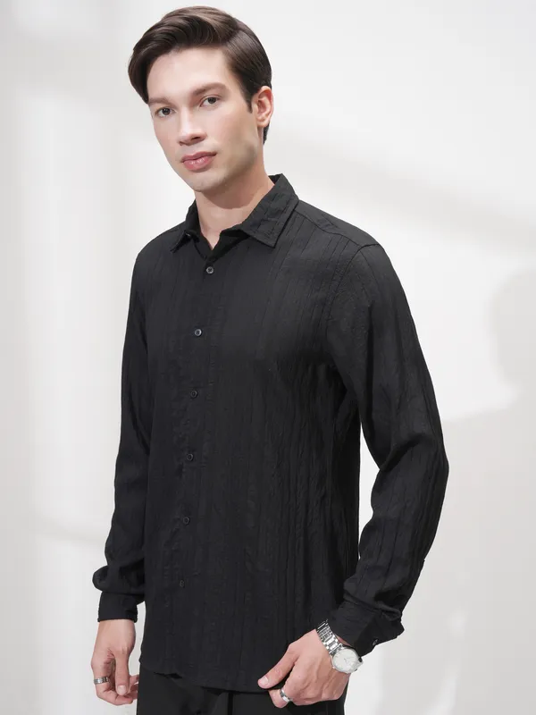 Highlander Men Black Striped Slim Fit Casual Shirt