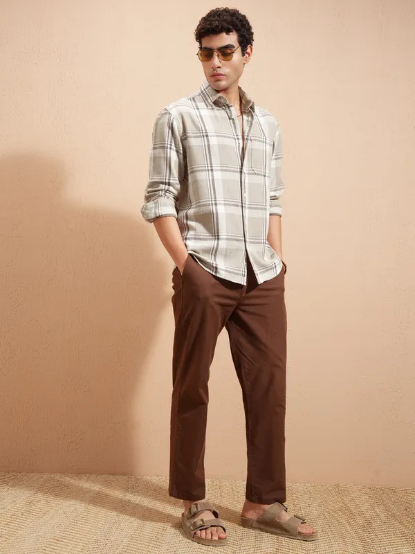 Highlander Men Beige Checked Relaxed Fit Casual Shirt