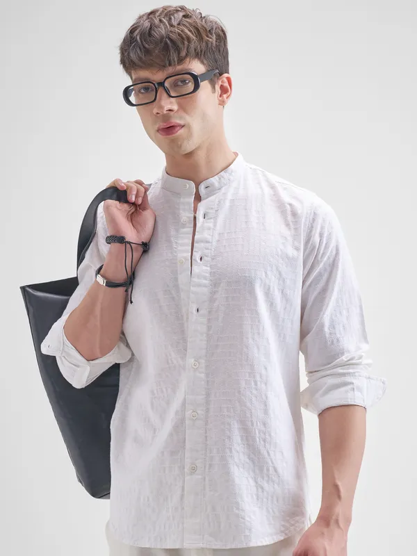 Highlander Men White Self Design Slim Fit Casual Shirt