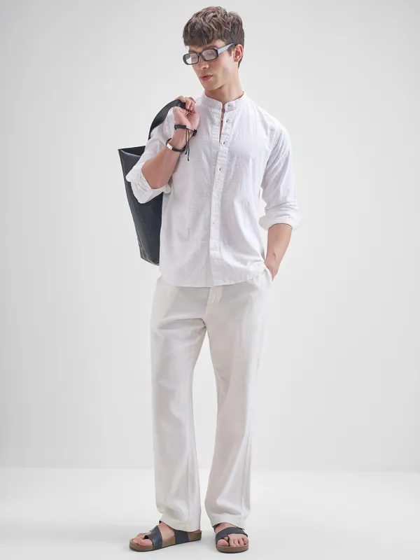 Highlander Men White Self Design Slim Fit Casual Shirt