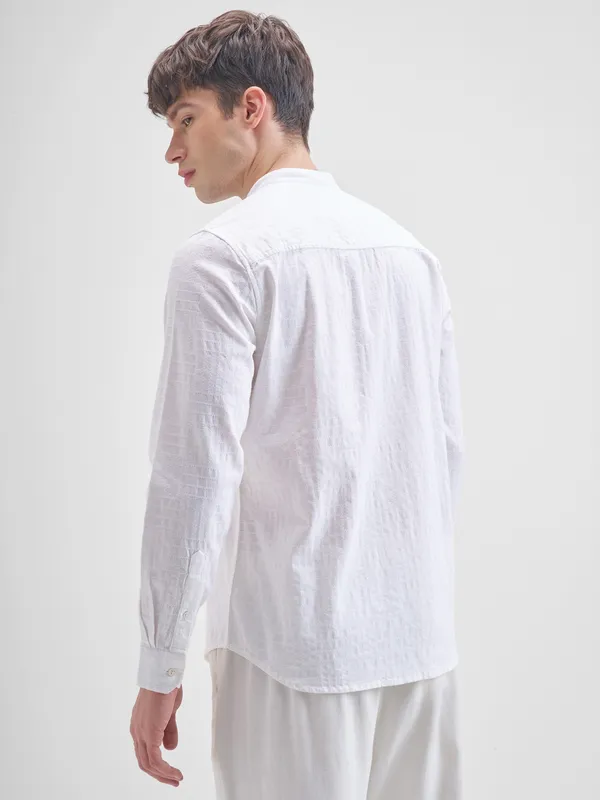 Highlander Men White Self Design Slim Fit Casual Shirt