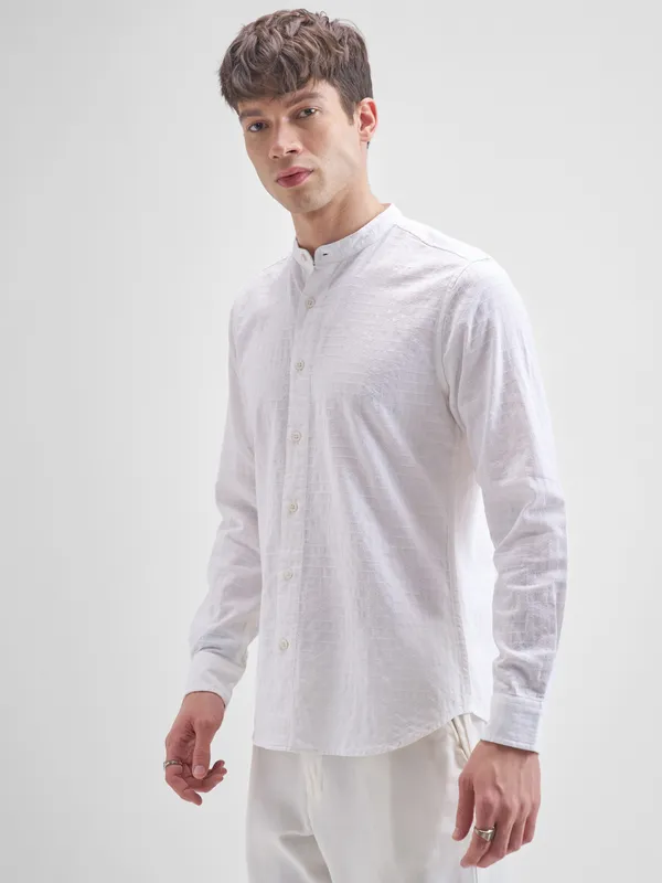 Highlander Men White Self Design Slim Fit Casual Shirt