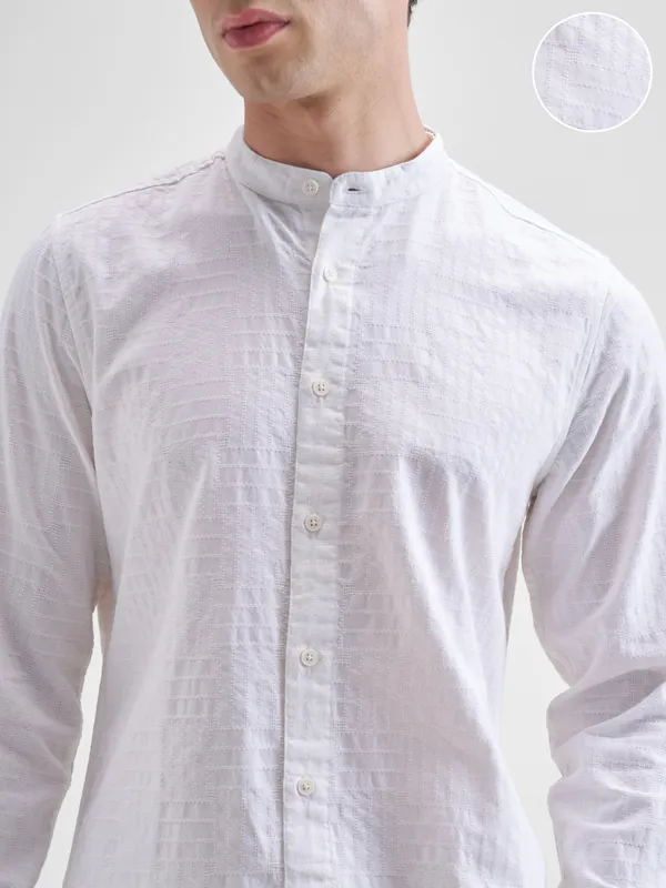 Highlander Men White Self Design Slim Fit Casual Shirt