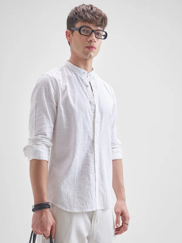 Highlander Men White Self Design Slim Fit Casual Shirt