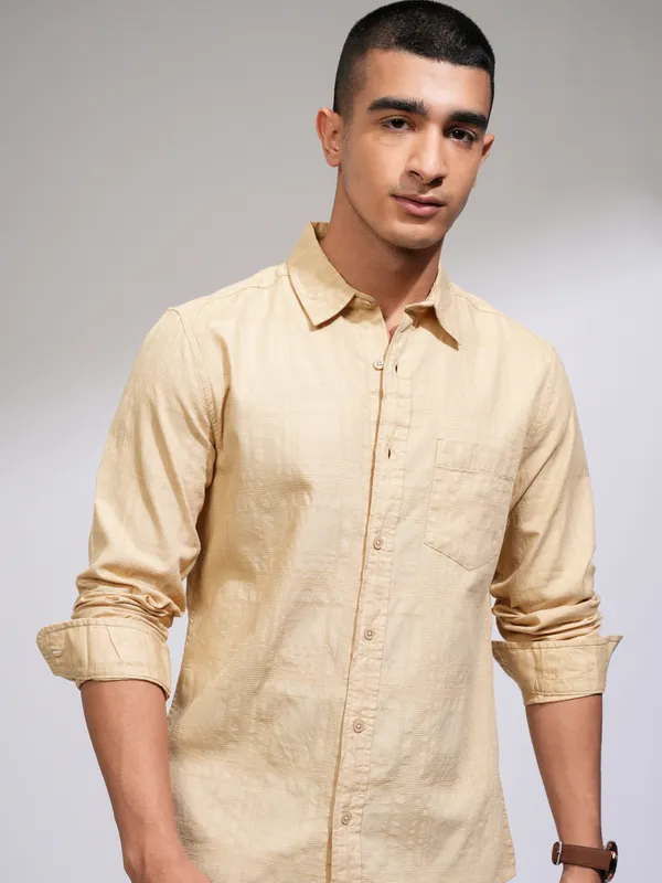 Highlander Men Beige Checked Slim Fit Casual Shirt