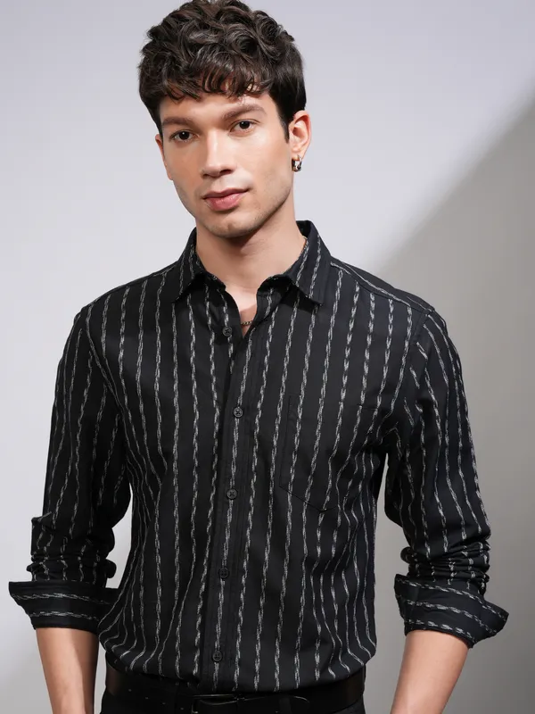 Highlander Men Black Striped Slim Fit Casual Shirt