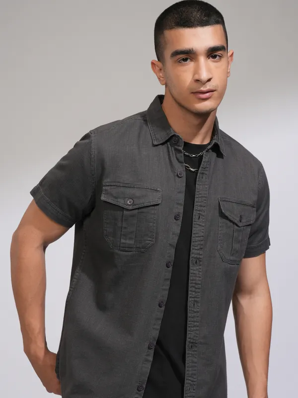 Highlander Men Grey Solid Slim Fit Casual Shirt
