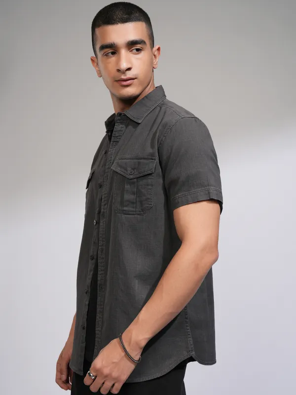 Highlander Men Grey Solid Slim Fit Casual Shirt