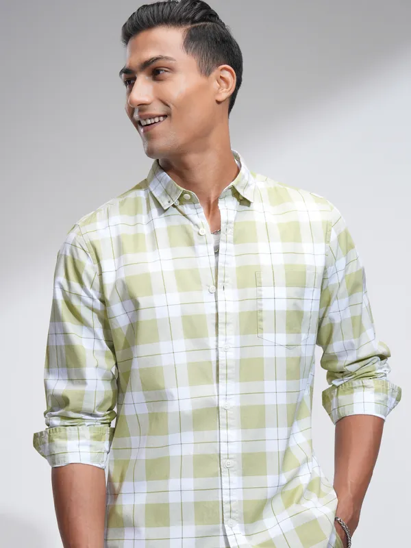 Highlander Men White Checked Slim Fit Casual Shirt