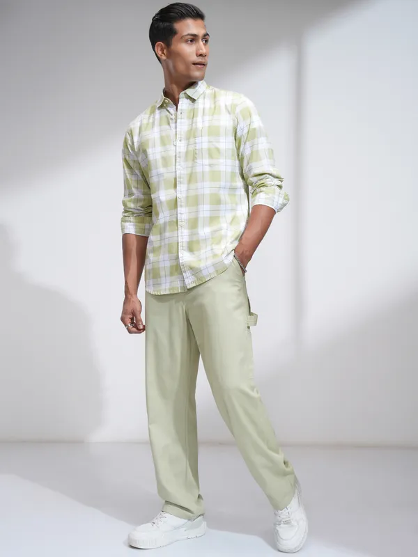 Highlander Men White Checked Slim Fit Casual Shirt