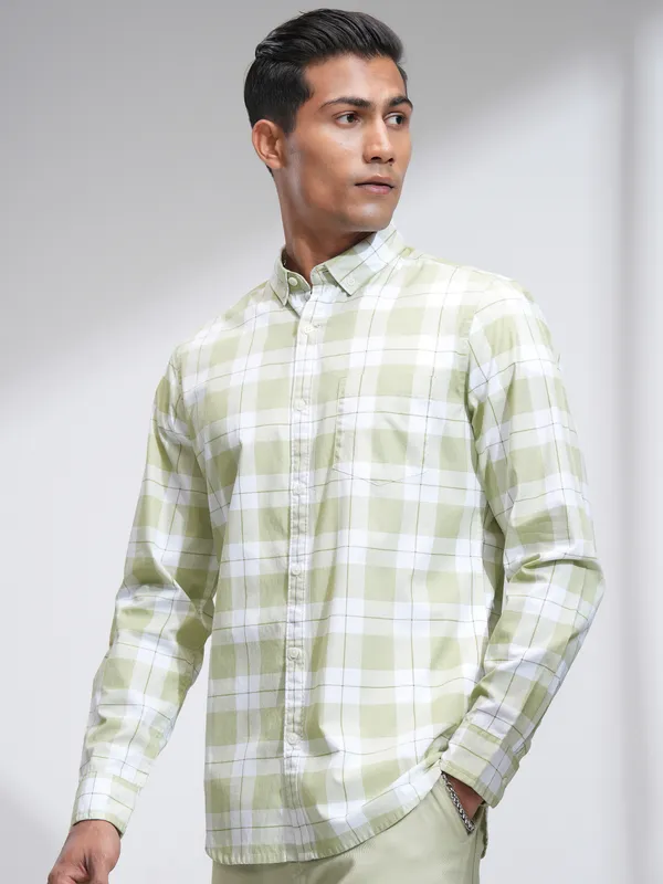 Highlander Men White Checked Slim Fit Casual Shirt