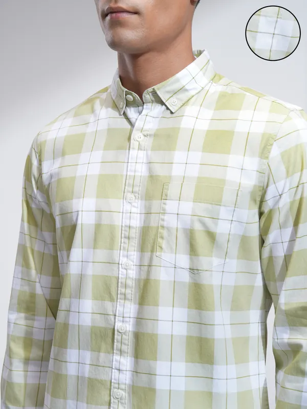 Highlander Men White Checked Slim Fit Casual Shirt