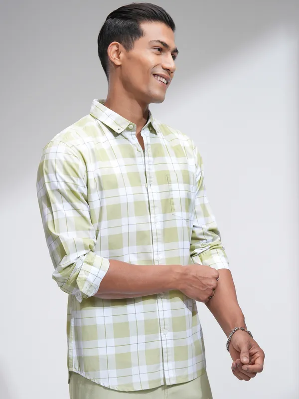 Highlander Men White Checked Slim Fit Casual Shirt