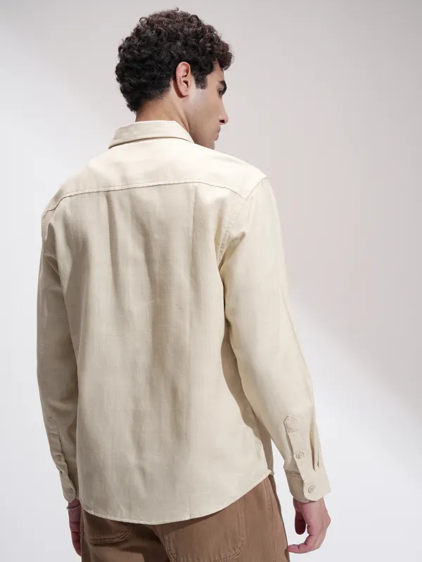 Highlander Men Cream Self Design Relaxed Fit Casual Shirt