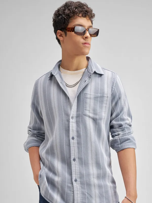 Highlander Men Blue Striped Regular Fit Casual Shirt