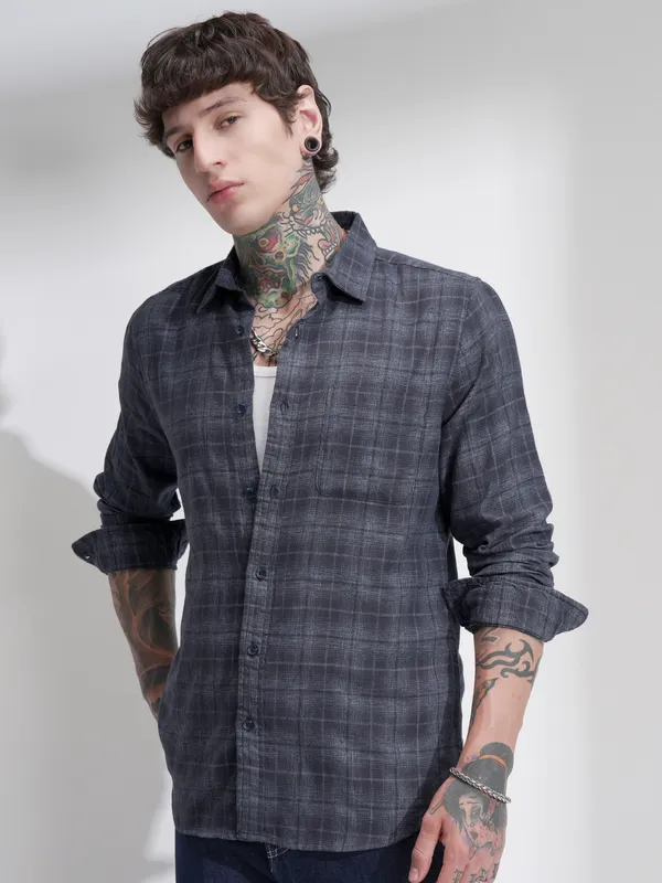 Highlander Men Navy Blue Checked Slim Fit Casual Shirt