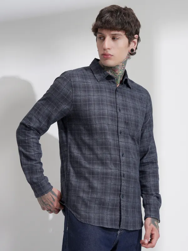 Highlander Men Navy Blue Checked Slim Fit Casual Shirt